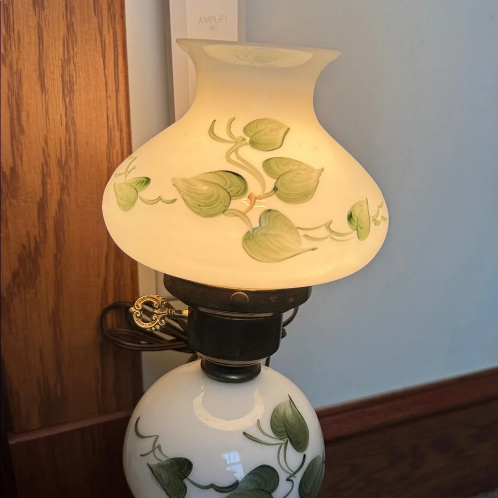 Vintage Hand Painted Leaf Milk Glass Table Two Way Lamp